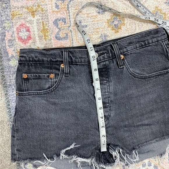 Levi’s Womens 28 Premium 501 Button Fly Denim Jean Shorts Gray Black Mesa Cabo - Picture 12 of 16